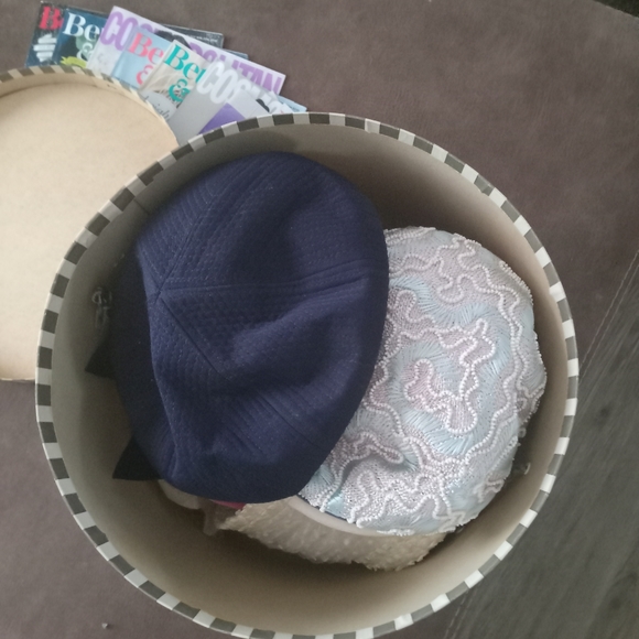 Antique hats and antique hat box - Picture 4 of 13